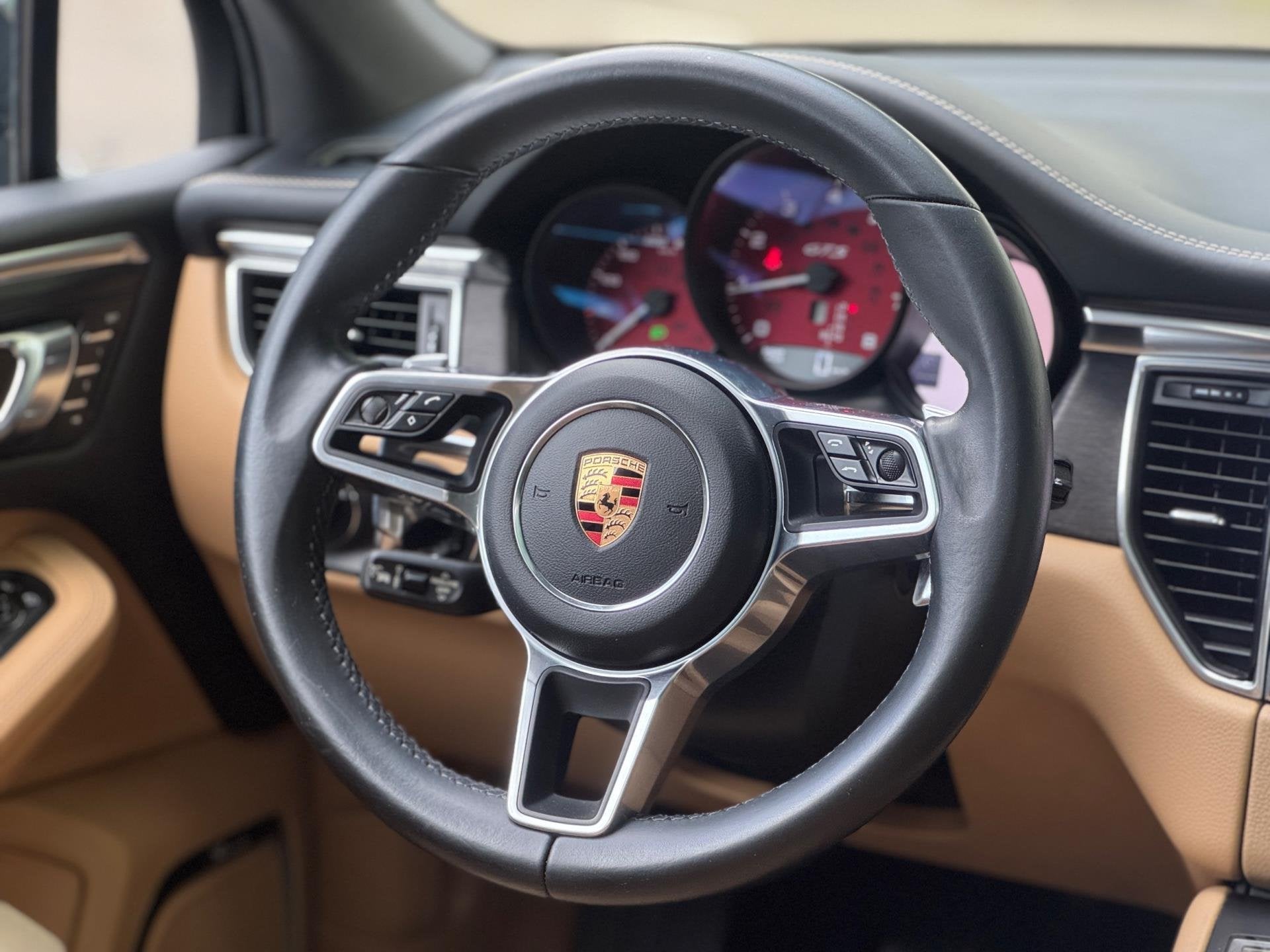 Foto 16 van Porsche Macan 3.0 GTS Burmester ACC Pano Cognac L Chrono Vol