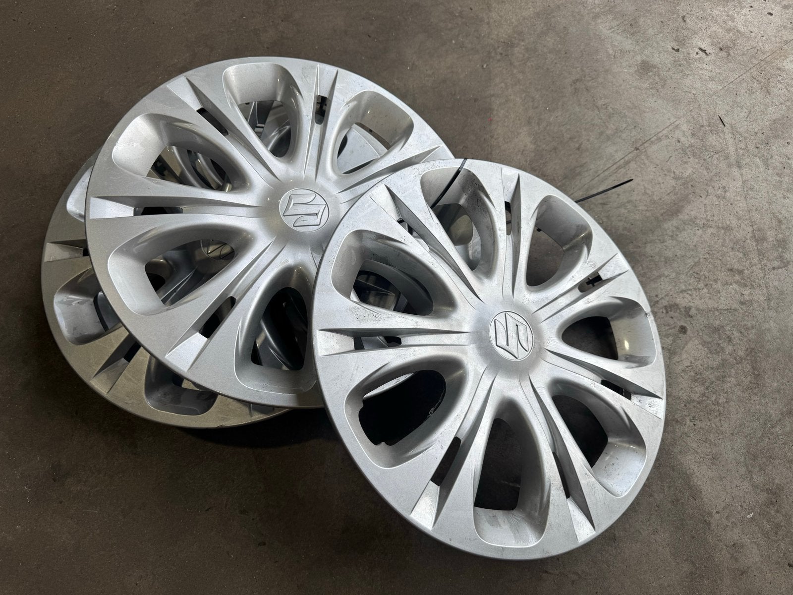 Set van 4 Originele Suzuki wieldoppen - 16 inch, Ophalen of Verzenden, Gebruikt