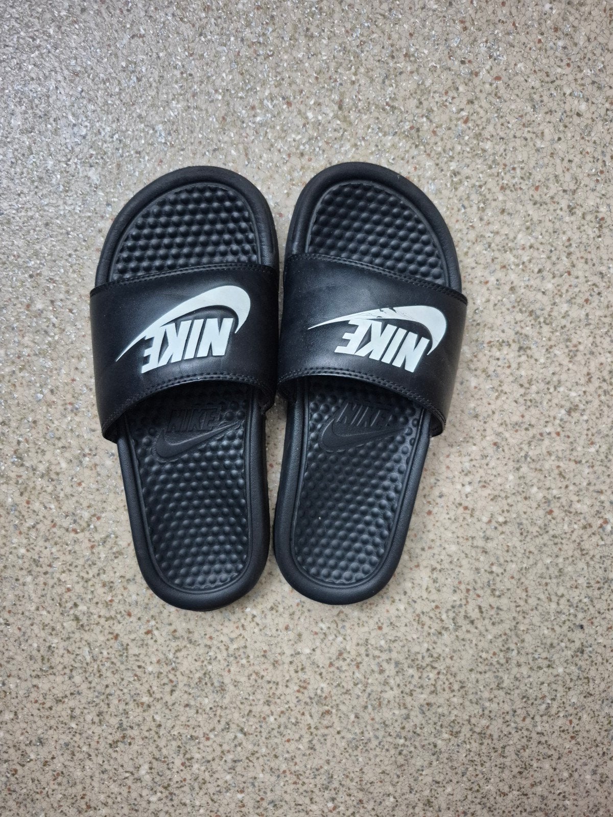 Nike slippers - Zwart - Maat 35.5, Slippers, Zwart, Nike, Ophalen of Verzenden