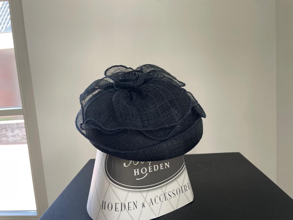 Dopje hoed Bogerd Galerie, Kleding | Dames, Hoeden en Petten, Zo goed als nieuw, Hoed, One size fits all, Ophalen