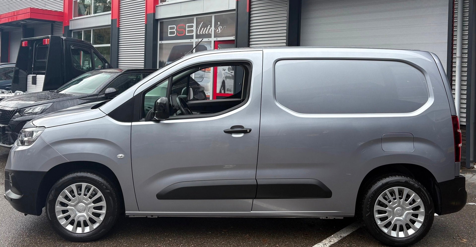Toyota PROACE CITY 1.2 Turbo 110 PK Airco Cruise Navi 3 Zits, Voorwielaandrijving, Gebruikt, 1199 cc, Origineel Nederlands