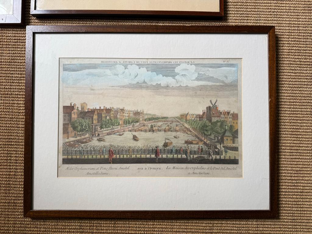 Opticaprent van de Amstel in Amsterdam, 1775, Antiek en Kunst, Kunst | Etsen en Gravures, Ingelijst, Stadsgezicht, Gravure, 40 cm