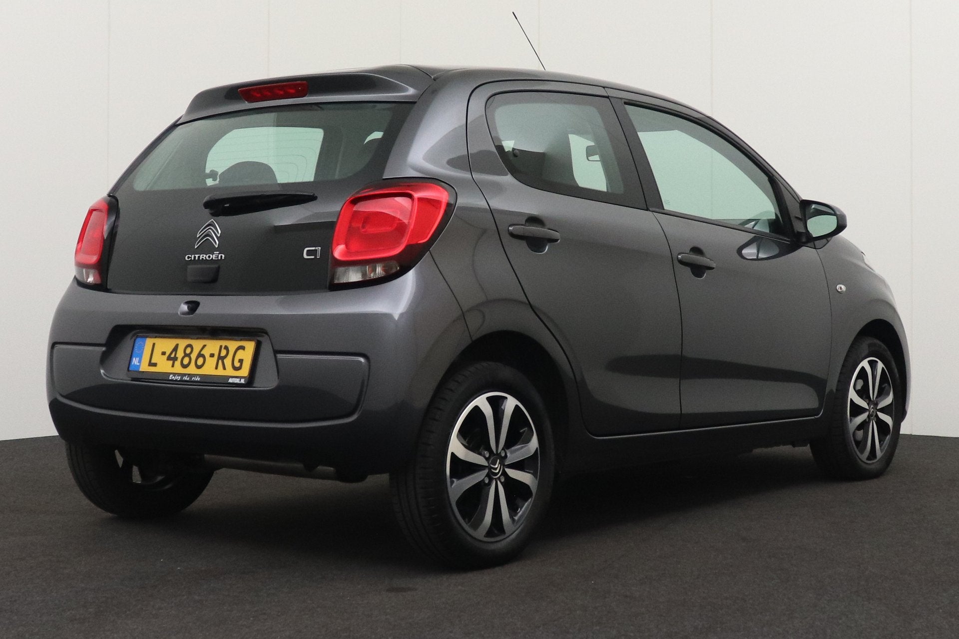 Citroën C1 1.0 VTi Shine Comfort Plus Climate Camera Carpla, Auto's, Voorwielaandrijving, Dealer onderhouden, Stof, Gebruikt