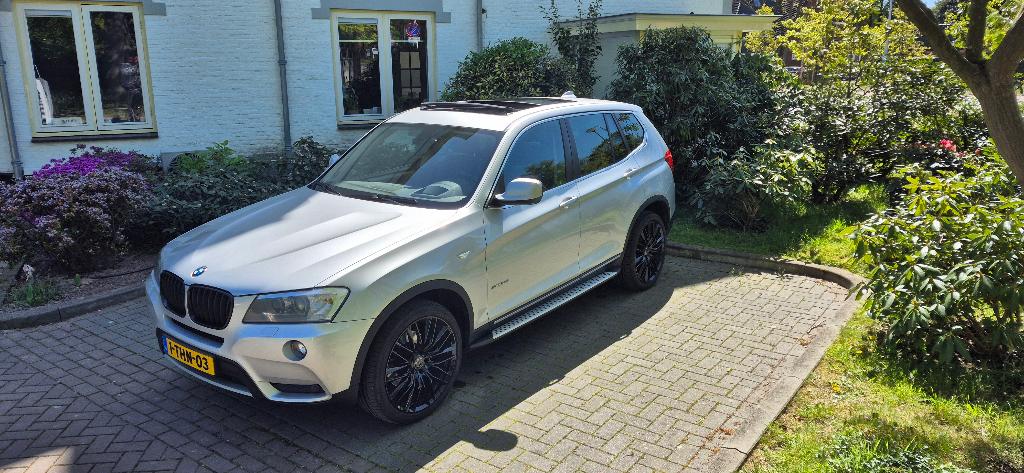 BMW X3 2.0 xDrive 28i High Exec 4x4 AUT 245PK, Auto's, Zwart, 4 cilinders, 2000 kg, Vierwielaandrijving