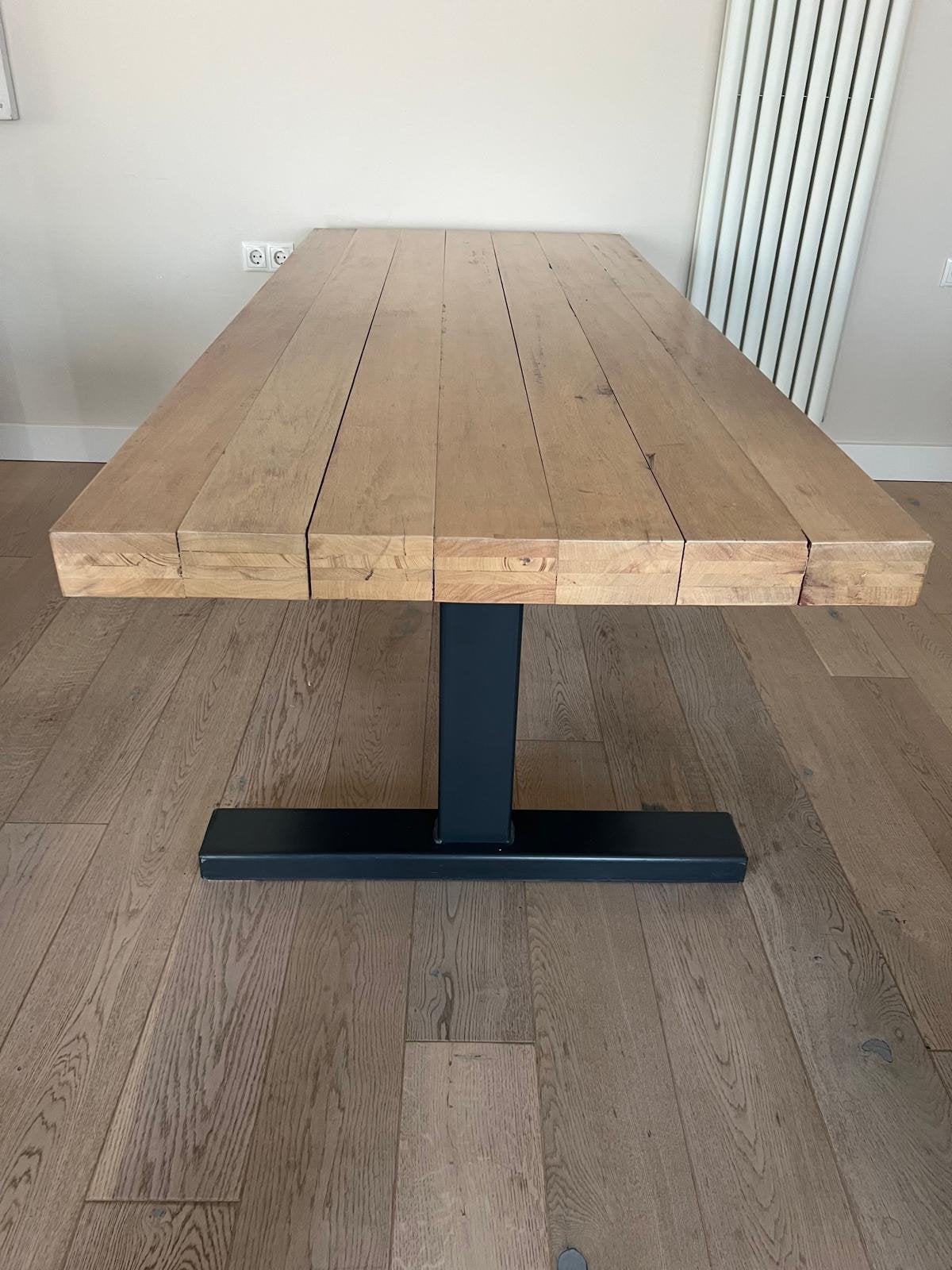 Houten tafel met stalen poten, Ophalen, 200 cm of meer, 50 tot 100 cm, Zo goed als nieuw
