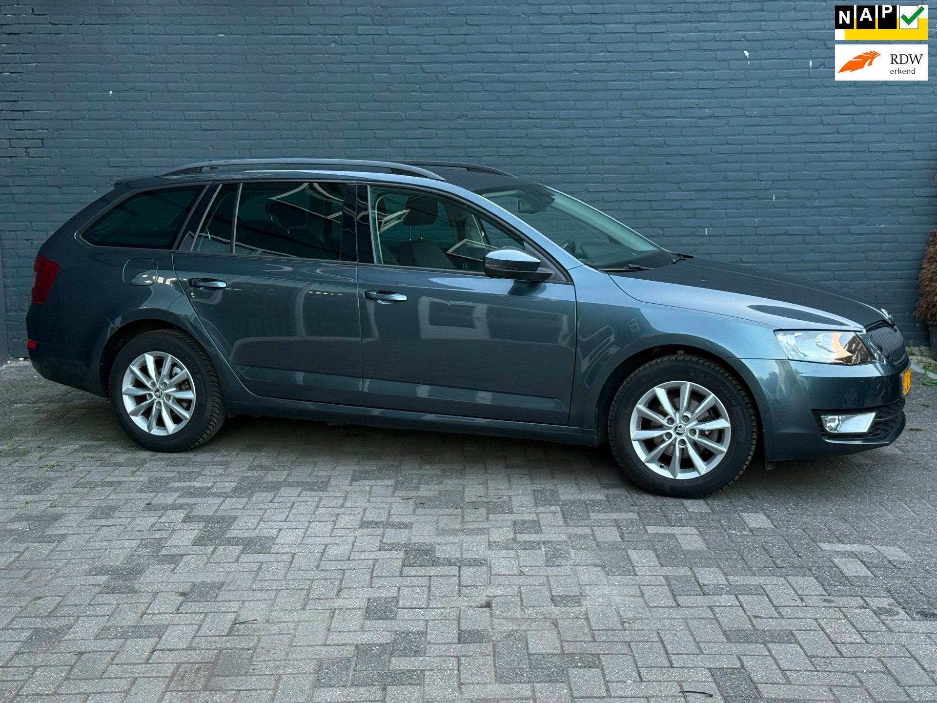 Skoda Octavia Combi 1.2 TSI Greentech Ambition Businessline, Stof, Gebruikt, 4 cilinders, Origineel Nederlands