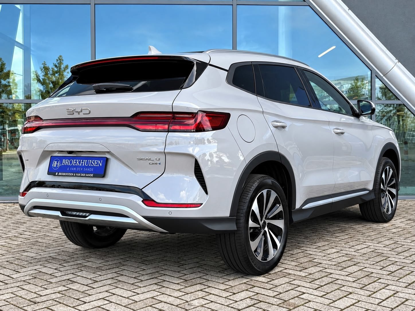 BYD SEAL U 1.5 T DM-i AWD Design 324pk Longe range Panoramad, Auto's, Seal U, Gebruikt, Zwart, 324 pk
