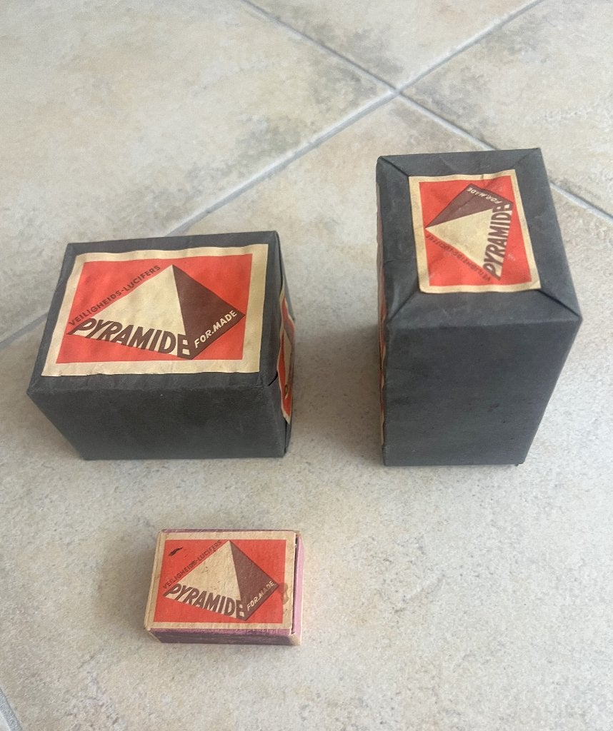 pakje met 10 doosjes vintage PYRAMIDE veliligheids lucifers, Verzamelen, Ophalen of Verzenden, Nieuw, Luciferdoosjes of -merken