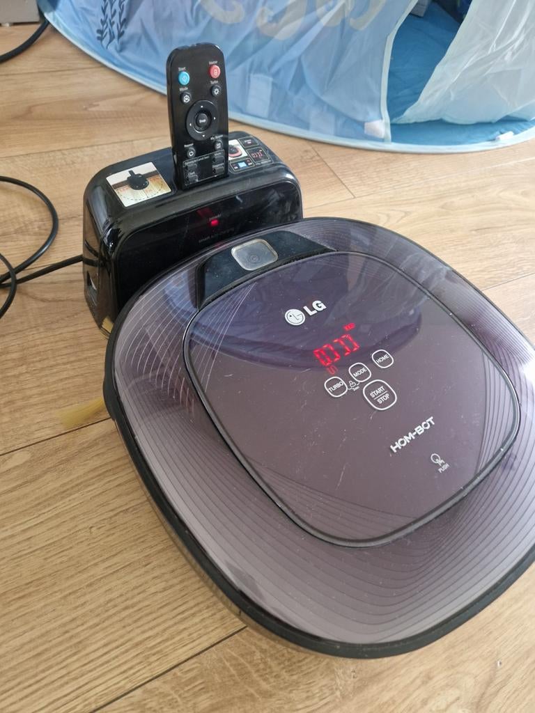 LG Hom-Bot robotstofzuiger, Witgoed en Apparatuur, Stofzuigers, Gebruikt, Robotstofzuiger, Reservoir, Ophalen of Verzenden
