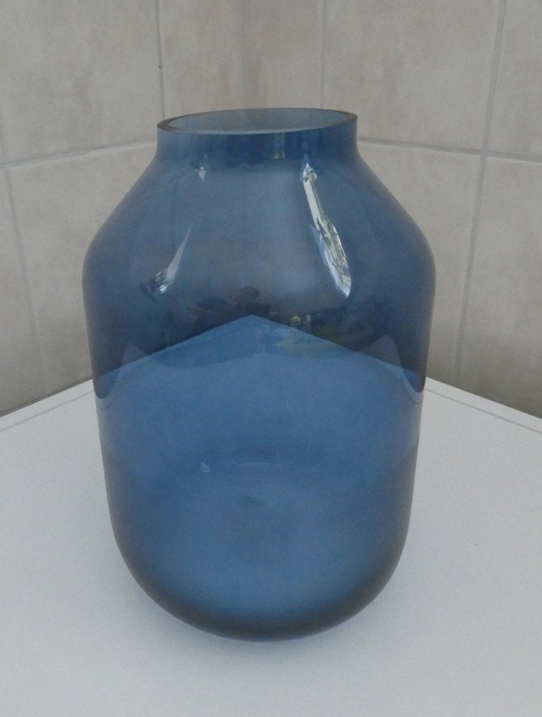Blauwe vaas van de Hema, Huis en Inrichting, Woonaccessoires | Vazen, Blauw, Ophalen, 24 cm, Glas