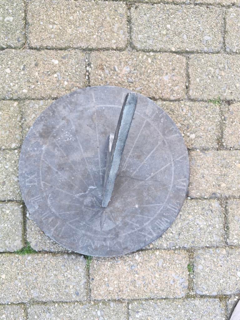 Antieke Zonnewijzer van Steen - Tuindecoratie, Tuin en Terras, Ophalen of Verzenden, Gebruikt, Steen, Abstract beeld