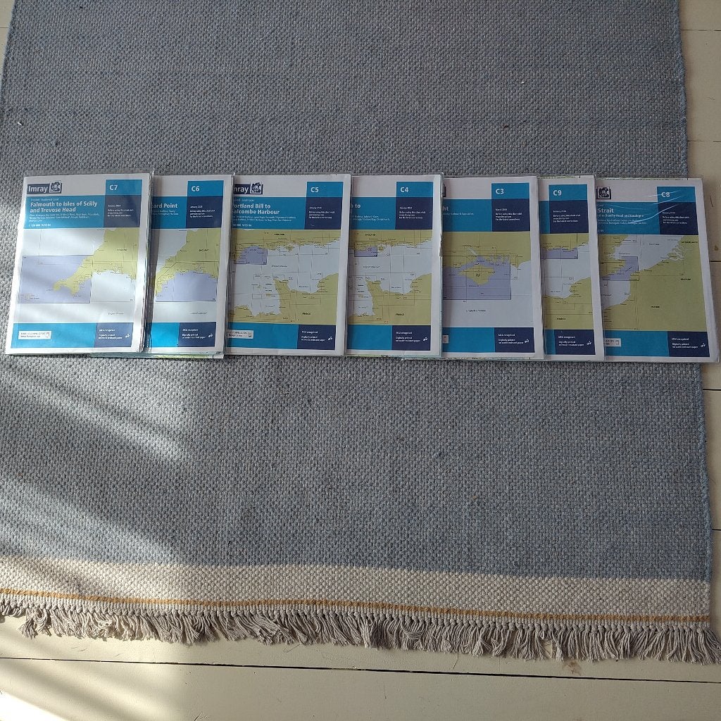 Imray zeekaarten 2025/2026, Watersport en Boten, Navigatiemiddelen en Scheepselektronica, Ophalen of Verzenden, Zo goed als nieuw