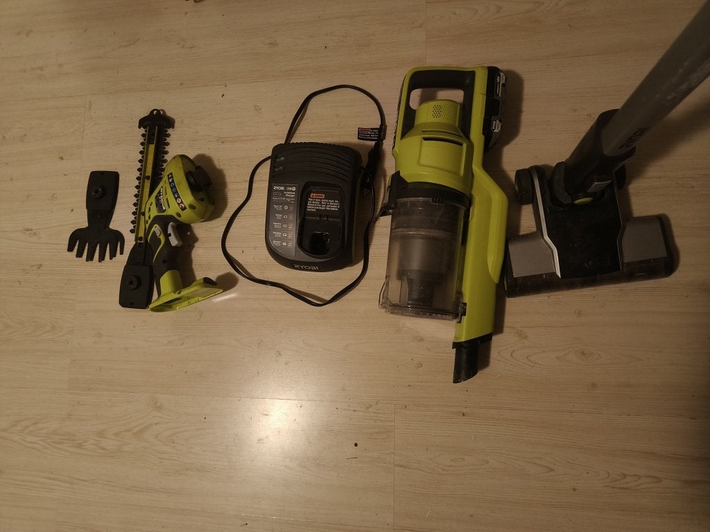 Ryobi buxuschaar, steelstofzuiger, autolader 56W en 2.0 Accu, Ophalen, Gebruikt, Overige typen, Overige merken
