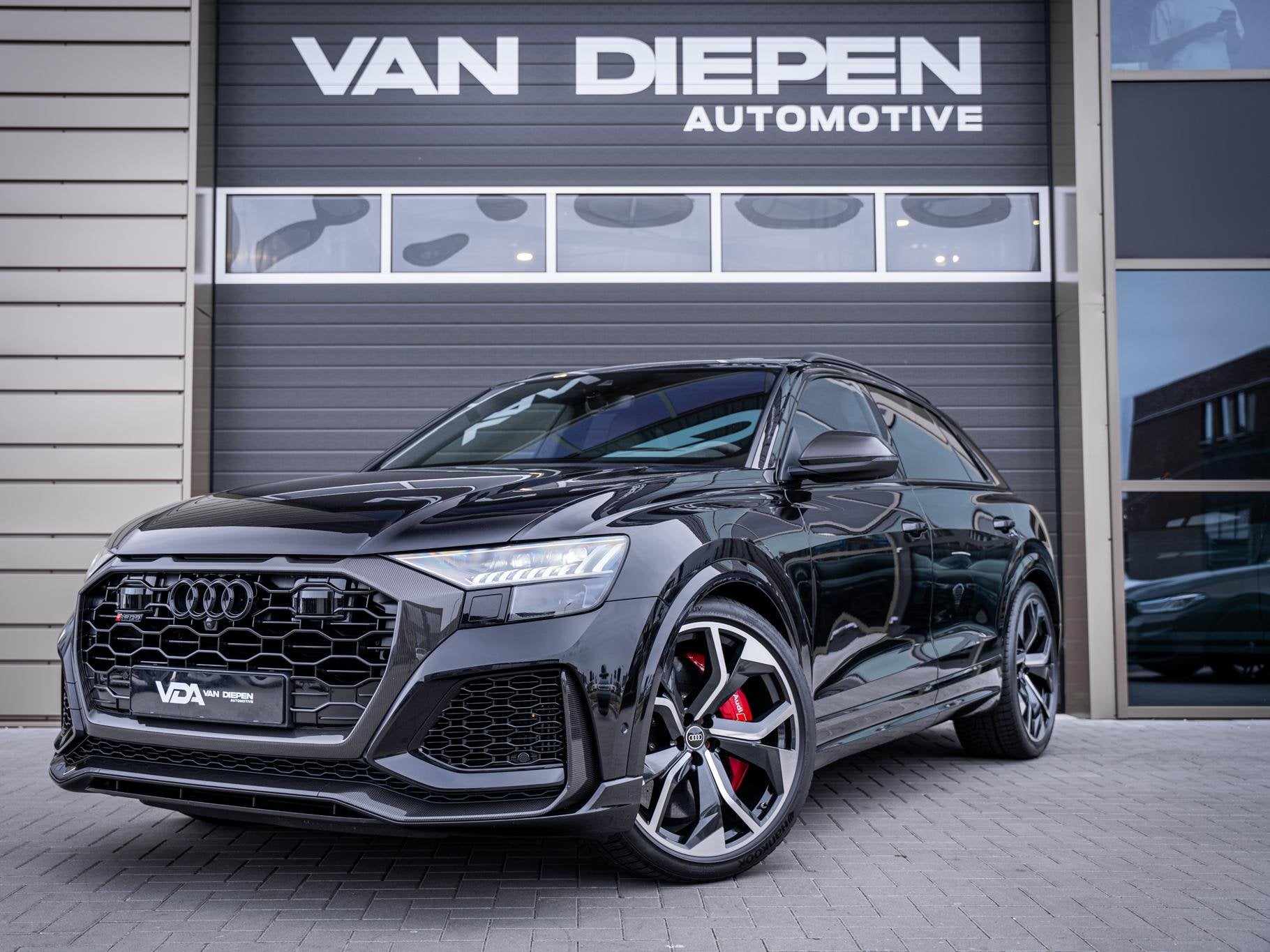 Audi RSQ8 4.0 TFSI quattro - Performance l Carbon Pack l Akr, Auto's, Gebruikt, 600 pk, Parkeerassistent, Zwart