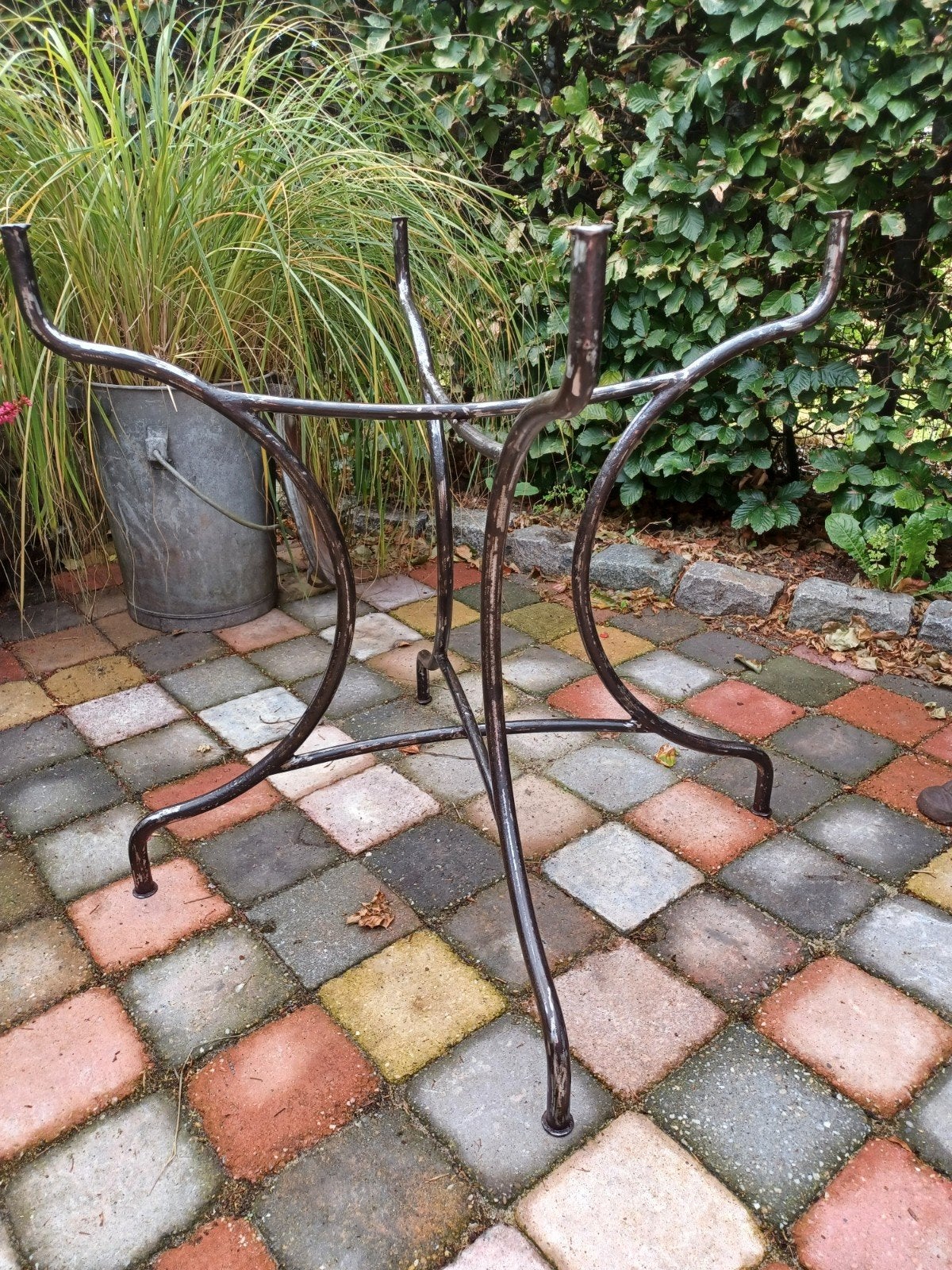 Robuust ijzeren onderstel voor tuintafel, Ophalen, Gebruikt, Metaal