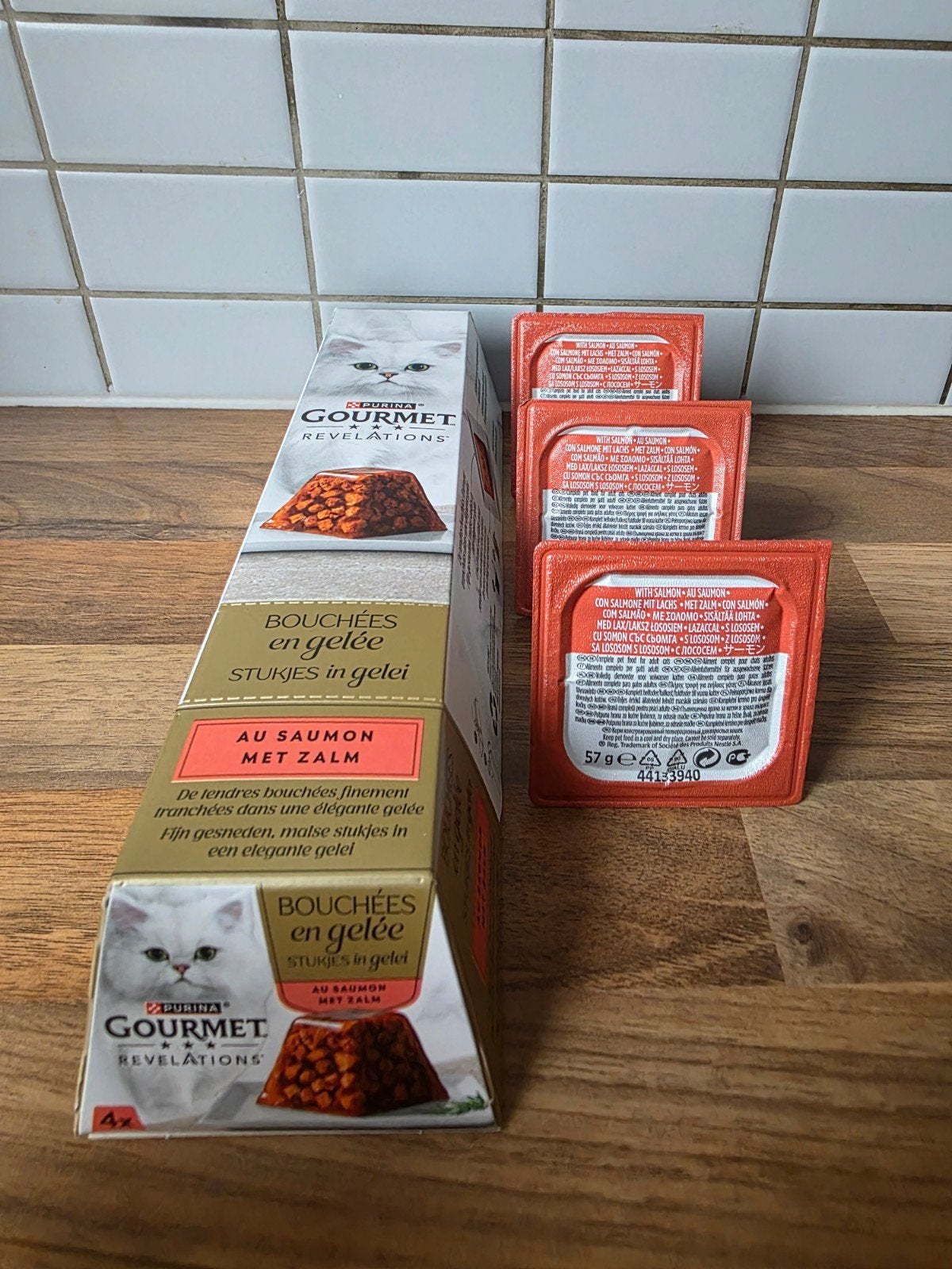 Gourmet natvoer kat stukjes in gelei met zalm 7 stuks, Ophalen, Kat