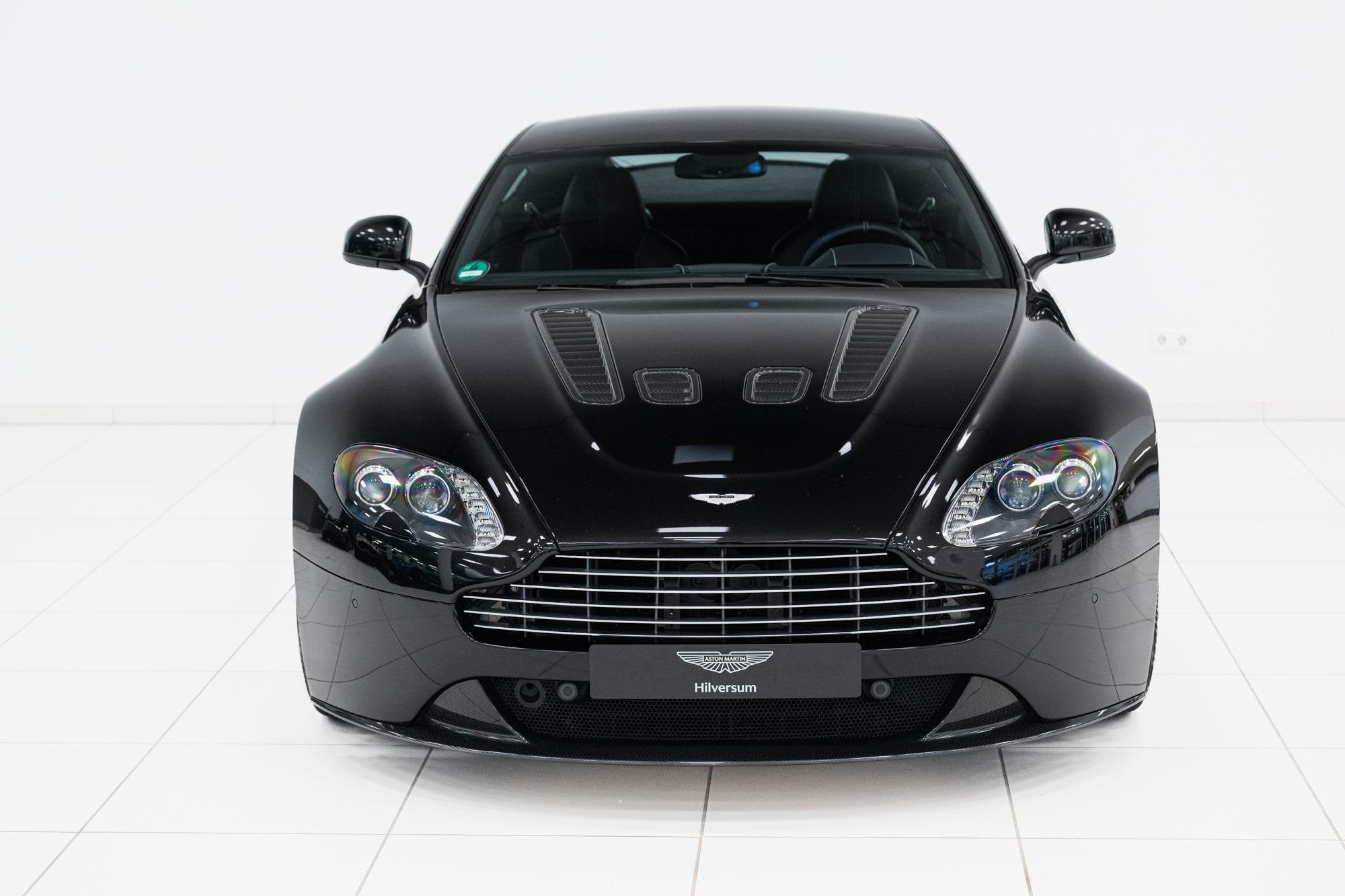 Aston Martin V12 Vantage | Manual | Carbon Black Edition | I, Auto's, Aston Martin, Euro 5, Achterwielaandrijving, Gebruikt, 12 cilinders