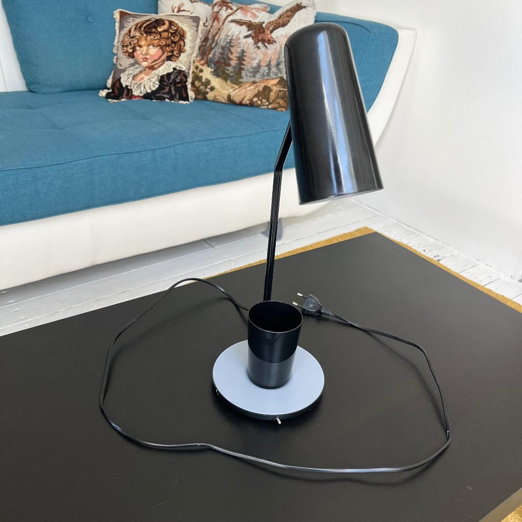 Zwarte bureaulamp van het merk Massive met pennenbakje, Ophalen, Gebruikt