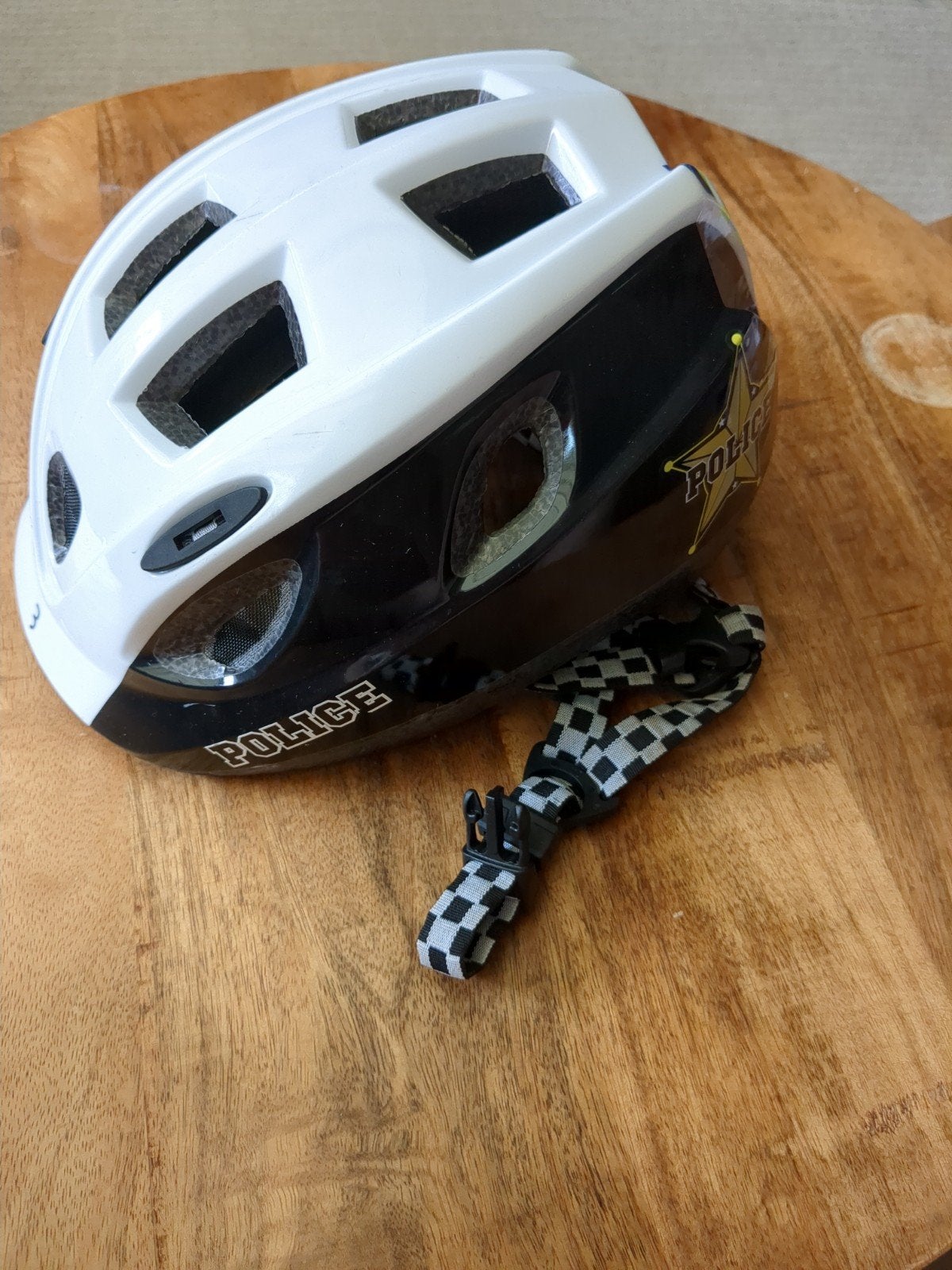 Kinder fietshelm - BBB Police design, Fietsen en Brommers, Fietsaccessoires | Fietshelmen, Jongen of Meisje, Zo goed als nieuw