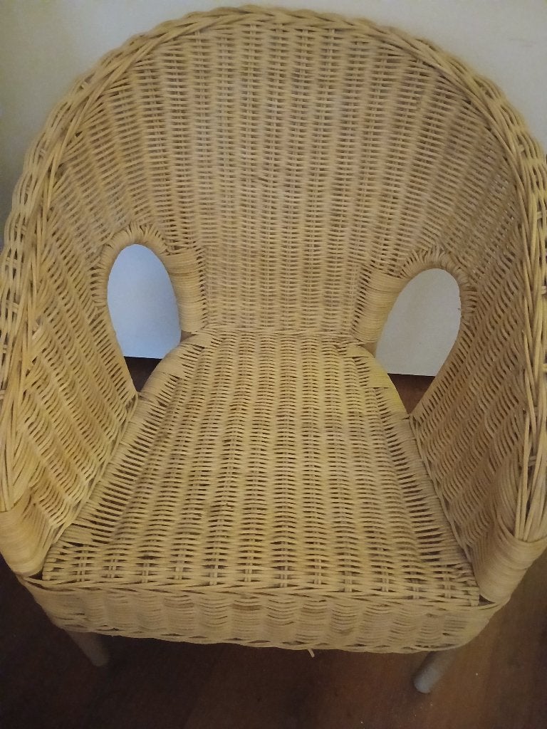 Mooi rotan kinderstoeltje, uiterlijk dinsdag 16 juni ophalen, Kinderen en Baby's, Kinderkamer | Tafels en Stoelen, Ophalen, Gebruikt