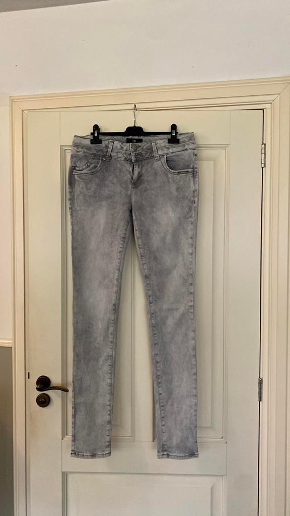 Mooie LTB jeans maat 32-34, Ophalen of Verzenden, Zo goed als nieuw, Grijs, W30 - W32 (confectie 38/40)