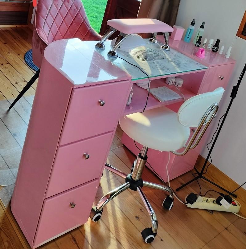 Nageltafel met ingebouwde afzuiging, Ophalen, Gebruikt, Roze, Met lades