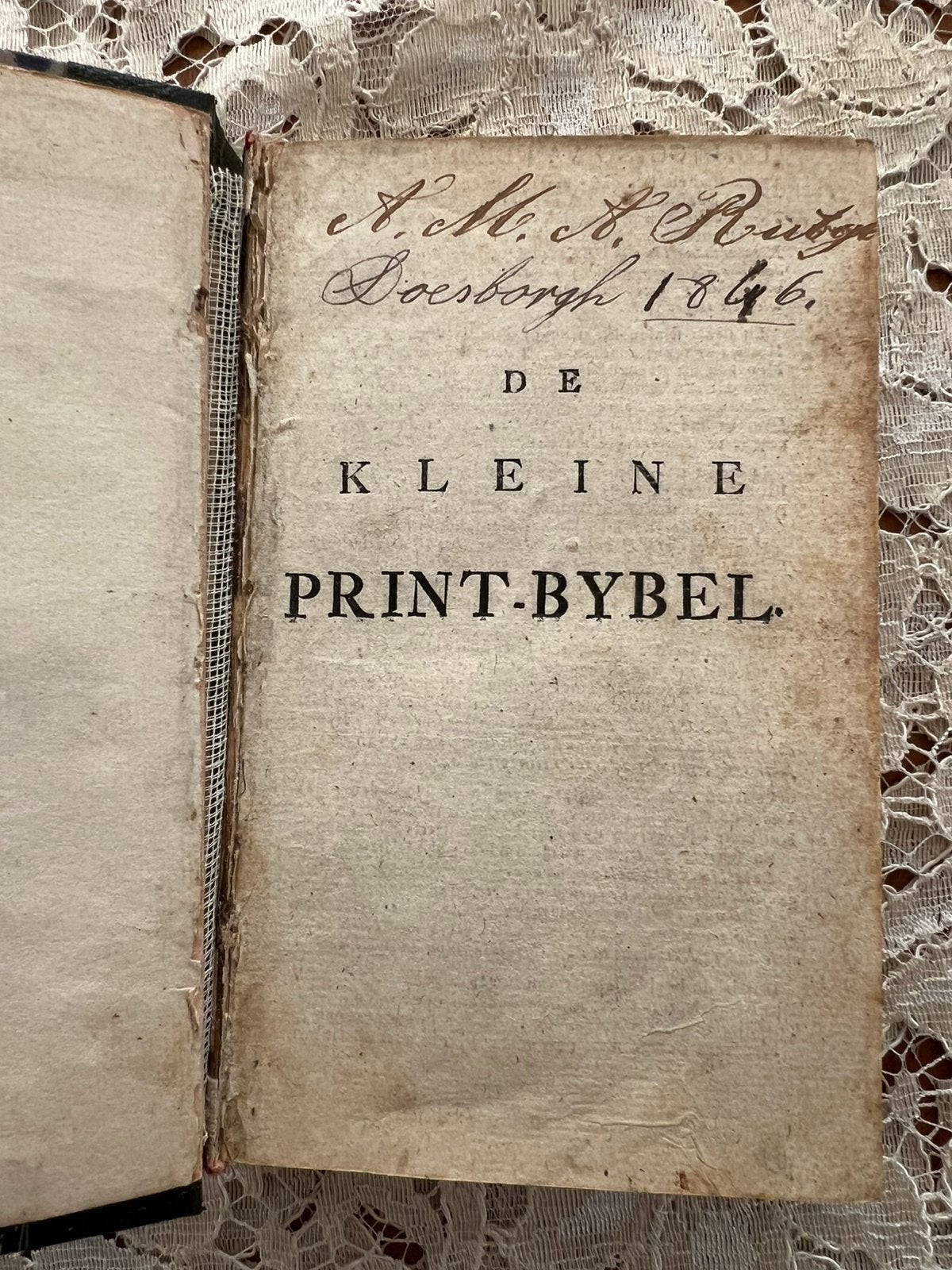 De kleine print bijbel 1793, Ophalen