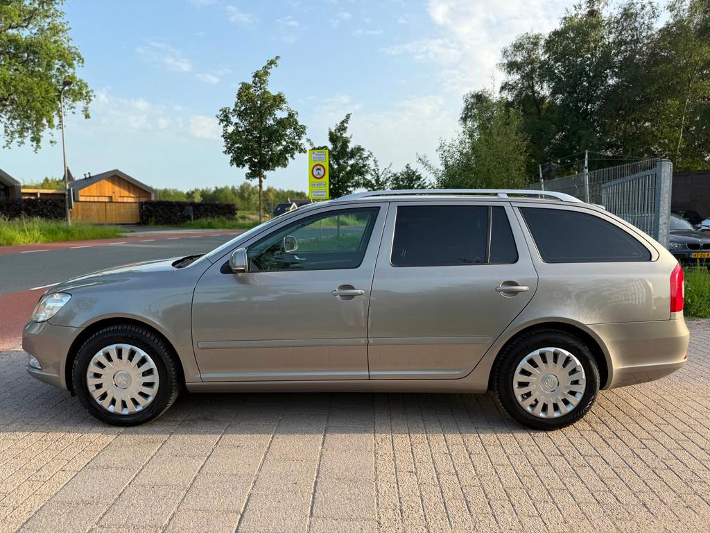 Skoda Octavia Combi 1.4 TSI Greentech Elegance Business Line, Auto's, Skoda, Voorwielaandrijving, Euro 5, Gebruikt, 4 cilinders