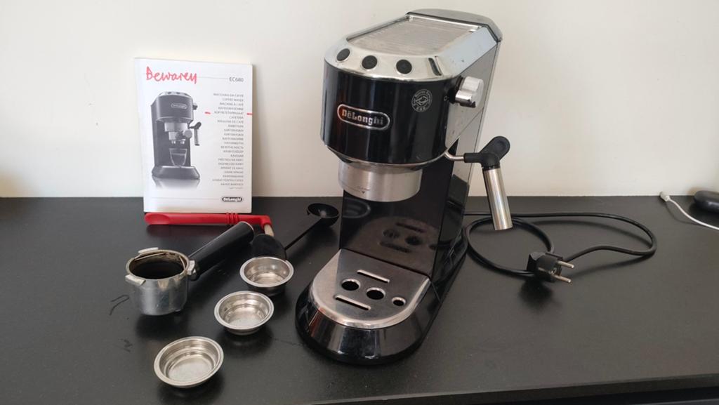 De'Longhi Dedica EC680 Espressomachine - Zwart, Gebruikt, Espresso apparaat, Ophalen of Verzenden, Gemalen koffie