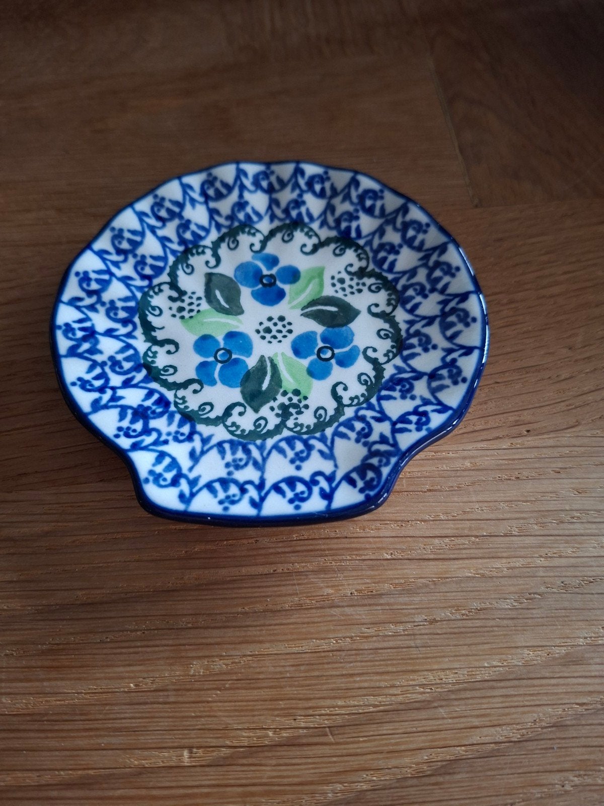Bunzlau theetip - schelp, ., Keramiek, Overige typen, Ophalen of Verzenden