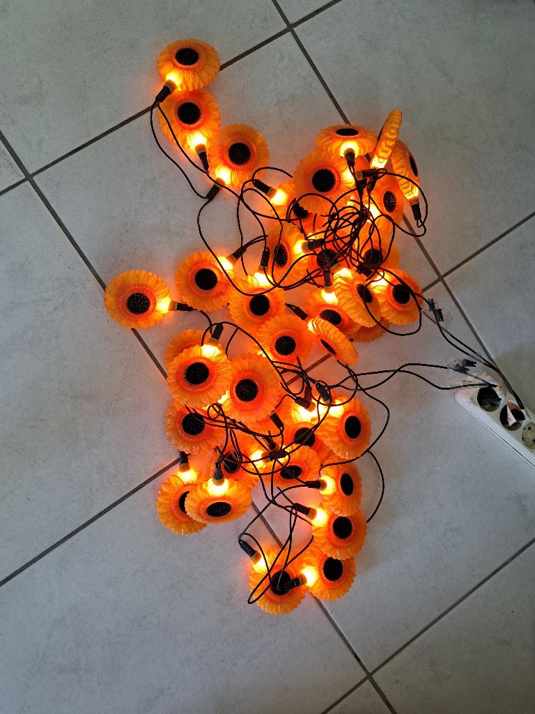 2 lichtsnoer zonnebloemen slinger, Ophalen of Verzenden, Zo goed als nieuw, Versiering, Overige