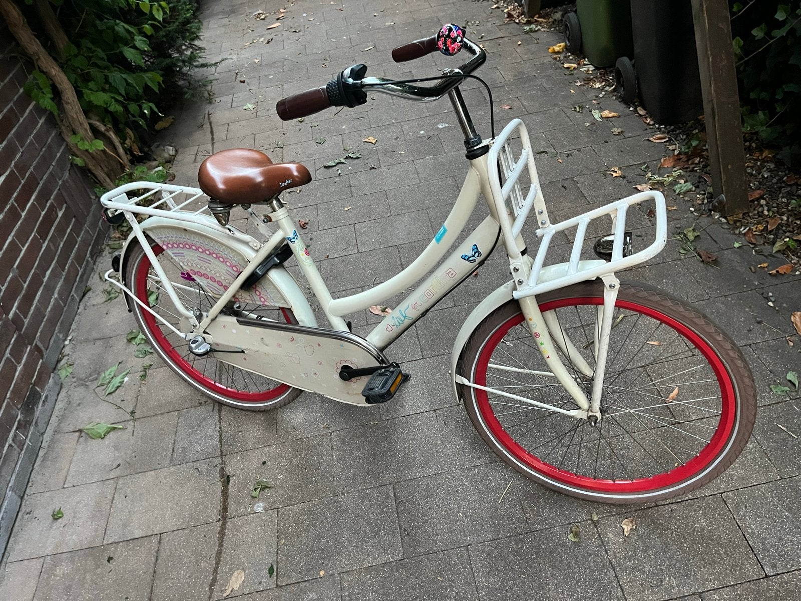Lief! Meisjesfiets met voordrager en terugtraprem, Fietsen en Brommers, Fietsen | Dames | Damesfietsen, Terugtraprem, Gebruikt