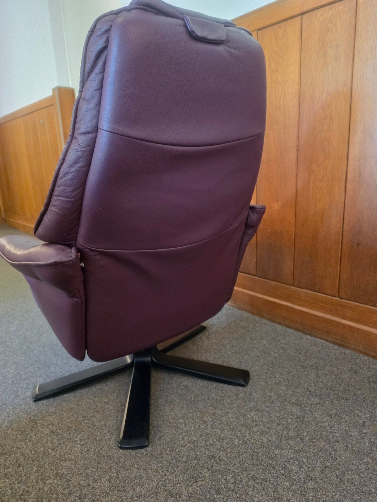 Vintage Draaifauteuil - Aubergine Leer - Ligstand defect, Huis en Inrichting, Ophalen, Gebruikt, Minder dan 75 cm, 75 tot 100 cm
