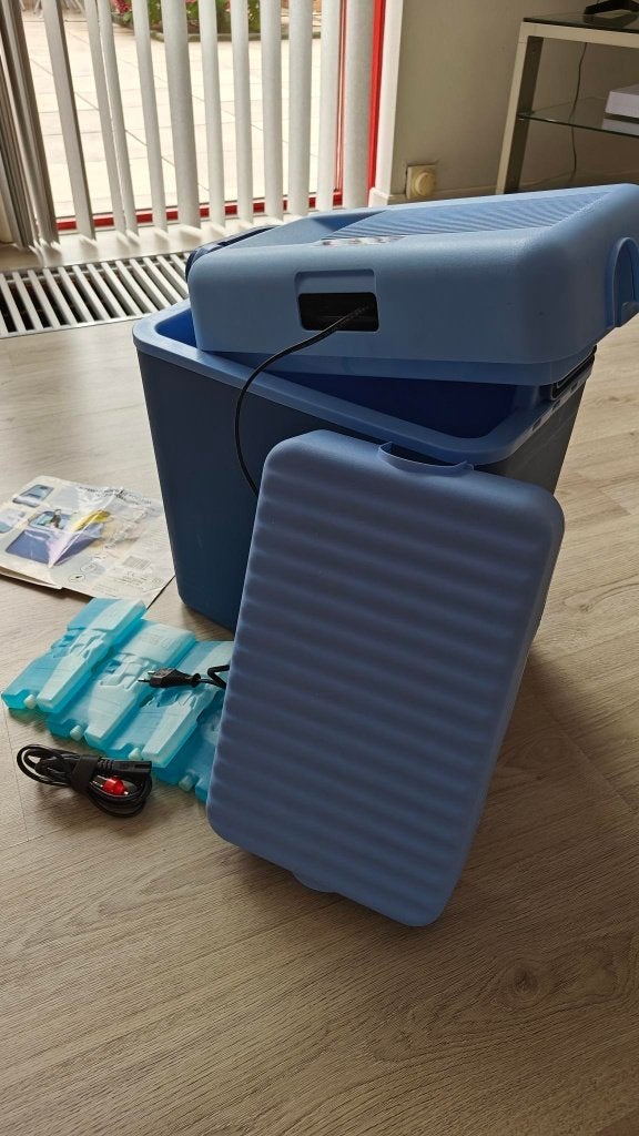 Koelbox 24 liter voor 220V en 12V, Ophalen of Verzenden, Gebruikt, Koelbox, Elektrisch