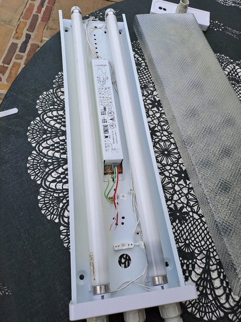 te koop 2 licht balkjes  60 cm lang  een led nieuw, Huis en Inrichting, Lampen | Plafondlampen, Ophalen of Verzenden, Nieuw, Kunststof
