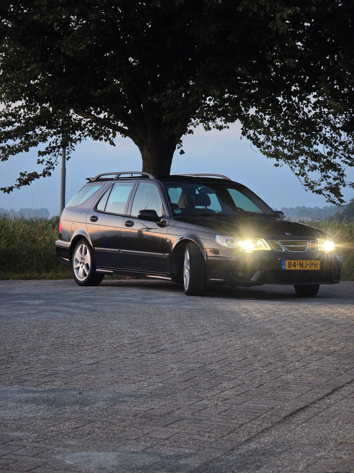 MOET WEG Saab 9-5 2.3 Turbo Aero Estate, Auto's, Saab, 1800 kg, Zwart, 4 cilinders, 2290 cc