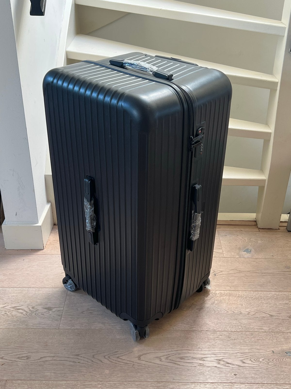 Large black suitcase- unbranded, on style of Rimowa Trunk, 40 tot 60 cm, 30 cm of meer, Zwart, Ophalen of Verzenden