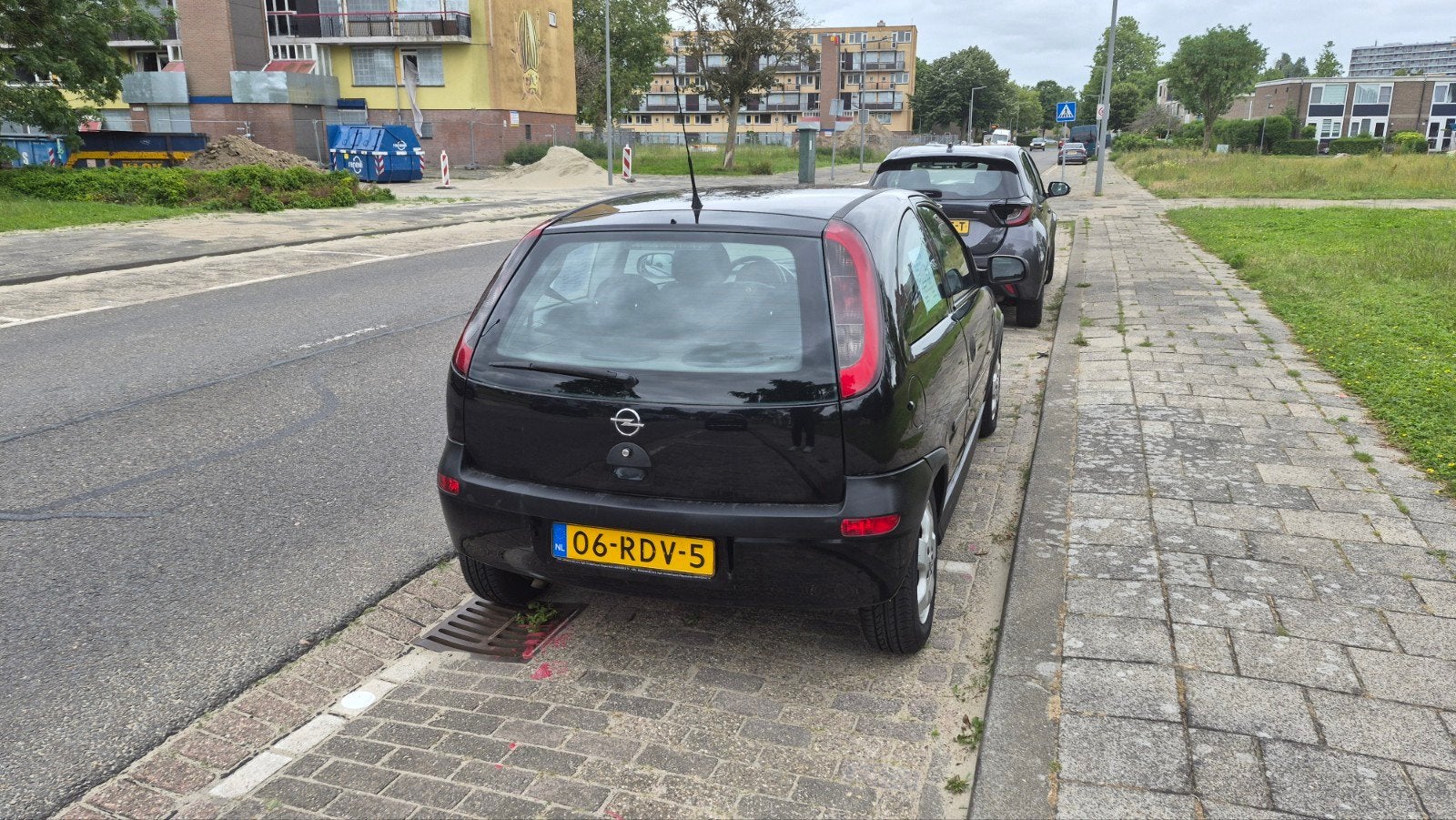 Opel Corsa 1.2 16V 3D 2003 Zwart, Auto's, Voorwielaandrijving, 450 kg, 74 pk, 31 €/maand