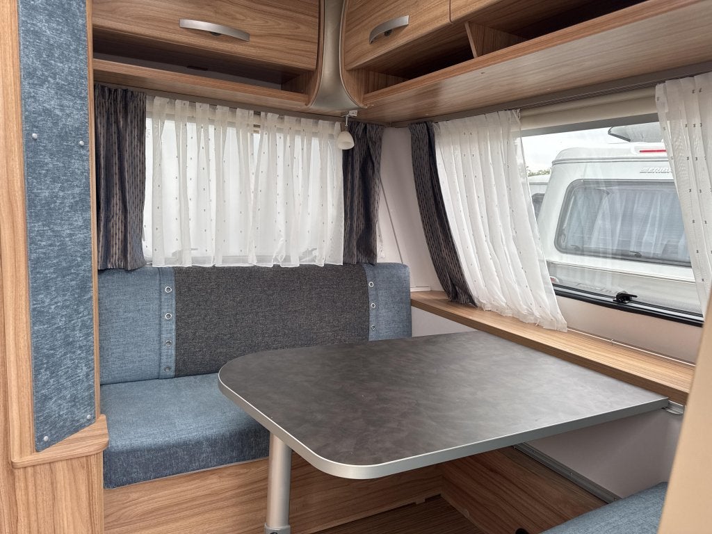 Eriba Nova Light 442 2024 mover/Verona luifel, Caravans en Kamperen, Caravans, Overige typen, Standaardzit, Schokbreker, Bedrijf