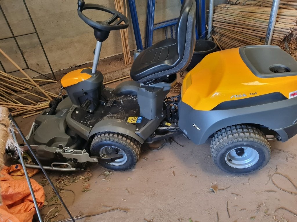 Stiga Park 500 - 2022–dealeronderhouden–95 cm Q plus maaidek, Ophalen, Stiga, Zo goed als nieuw, Elektrische starter