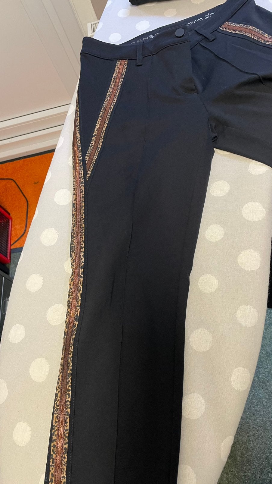 Broek zwart met bies, 38 Rosner, Maat 38/40 (M), Verzenden, Zwart, Zo goed als nieuw
