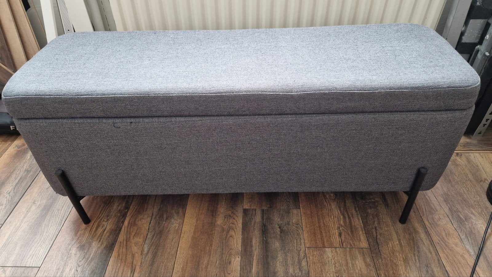 Opberg poef, Ophalen, Zo goed als nieuw, Grijs, 120 cm