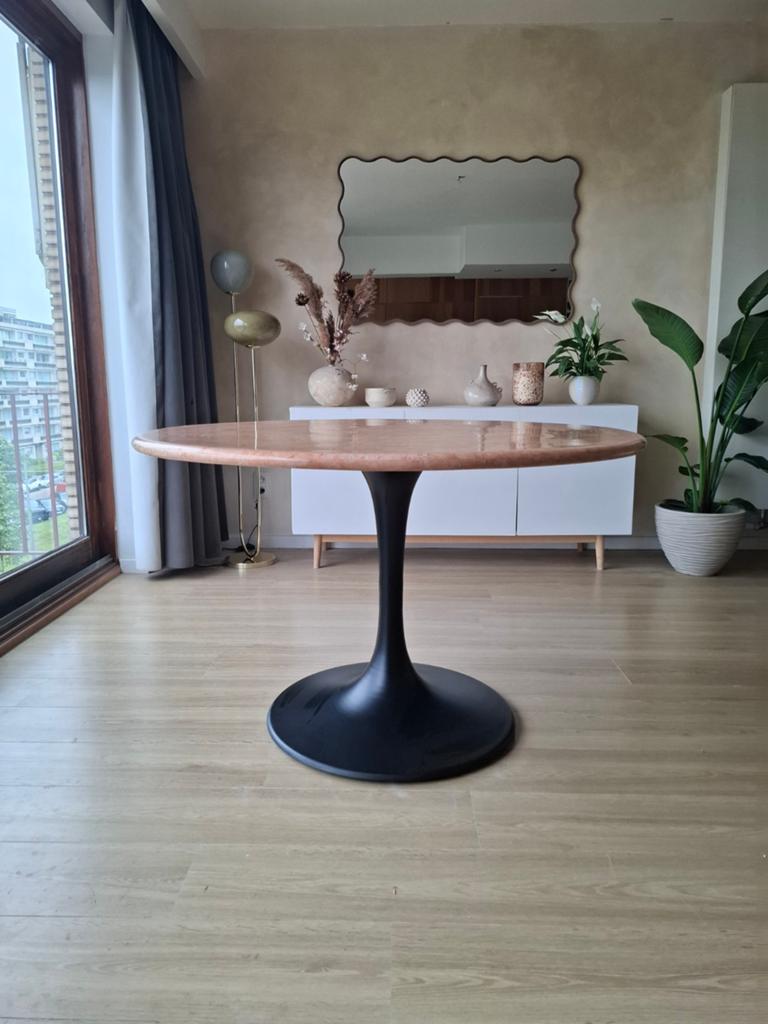 Prachtige zalmroze natuursteen mactan tafel., Ophalen, 100 tot 150 cm, Vintage, Zo goed als nieuw