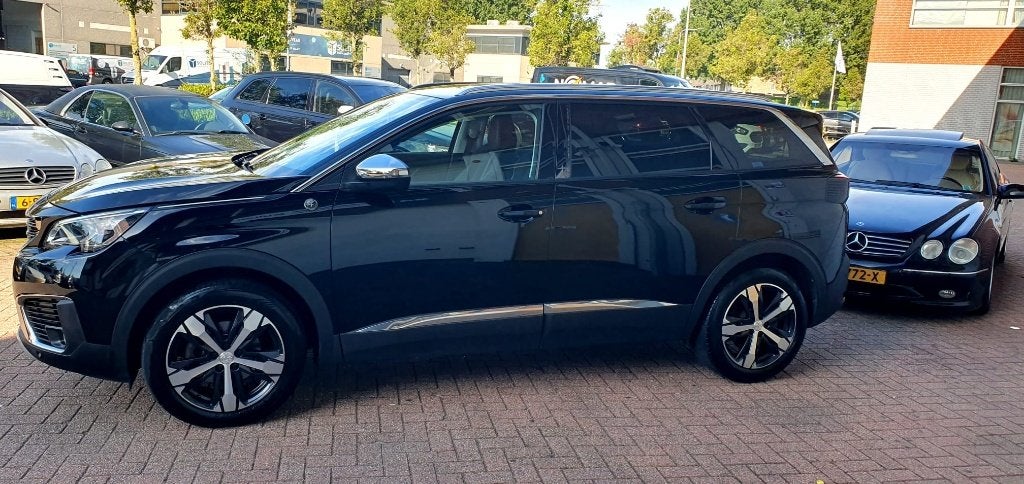 Peugeot 5008 1.2 Puretech 130pk S&S Eat8 2020 Zwart - 7P, Dealer onderhouden, 15 km/l, 1199 cc, Zwart