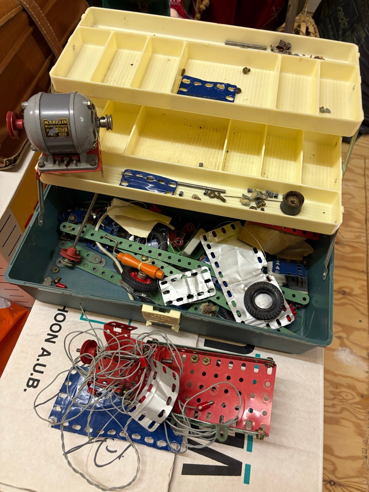 Gereserveerd.   Oude Meccano  onderdelen en motor, Ophalen of Verzenden, Gebruikt, Overige merken