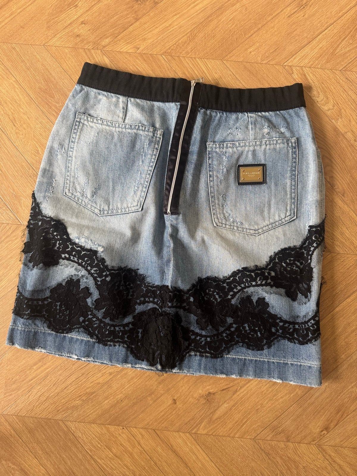 Dolce & Gabbana spijkerrok met kant, Maat 38/40 (M), Zo goed als nieuw, Boven de knie, Verzenden