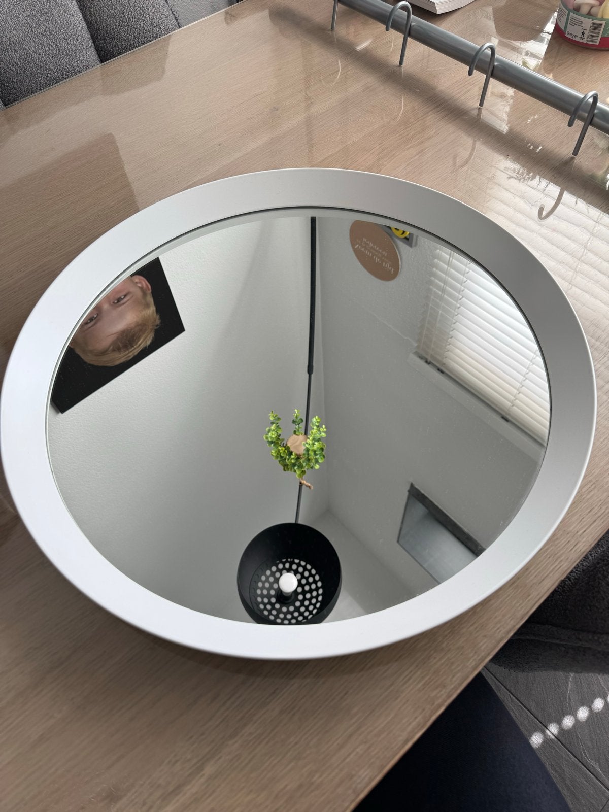 Ronde spiegel met witte rand IKEA, Huis en Inrichting, Woonaccessoires | Spiegels, Ophalen, Rond, Zo goed als nieuw, Minder dan 100 cm