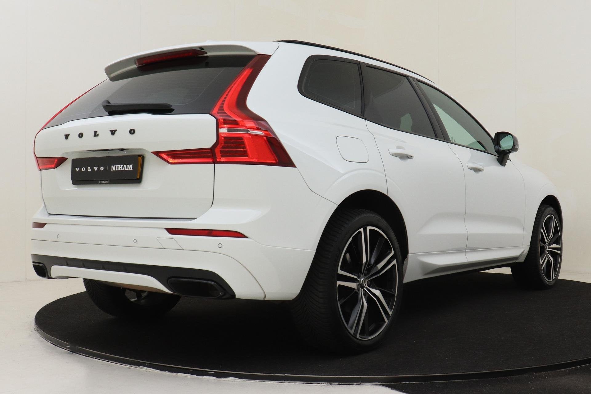 Volvo XC60 T6 RECHARGE AWD R-DESIGN -PANO.DAK|HARMAN/KARDON|, Auto's, 12 maanden, Gebruikt, Euro 6, 138 €/maand