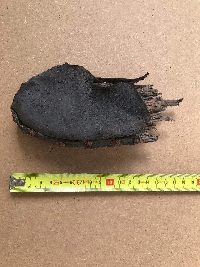Fragment antiek schoen houten zool leren neus bodemvondst, Antiek en Kunst, Verzenden