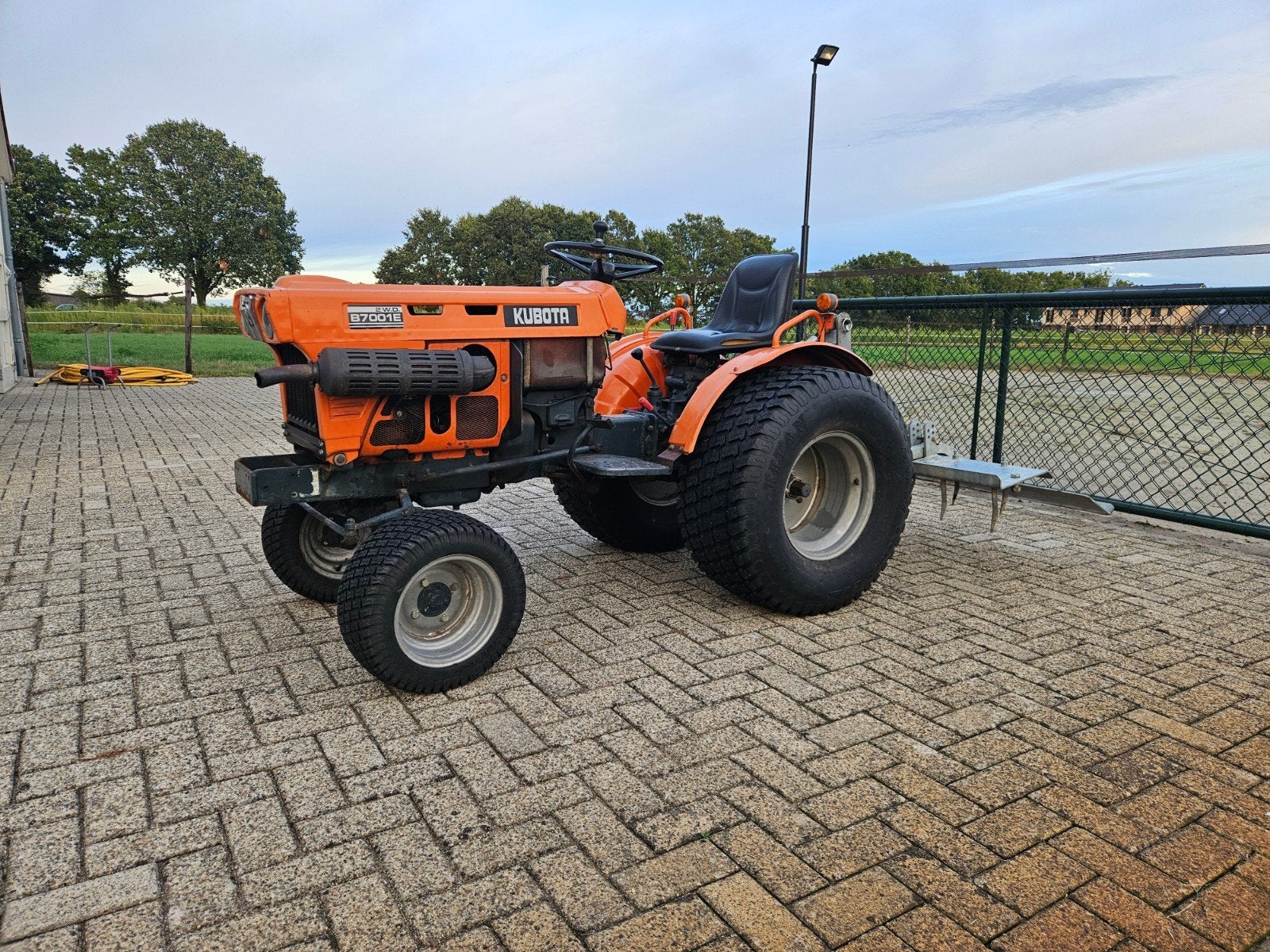 Kubota B7001E compact tractor met 2WD, Zakelijke goederen, Gebruikt, Tot 2500, Tot 80 Pk, Ophalen